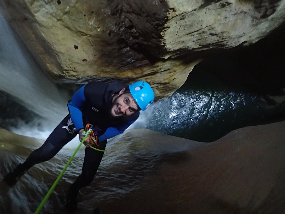 le rappel d'entrée dans le canyon de l'Infernet, canyoing proche de Grenoble et Lyon