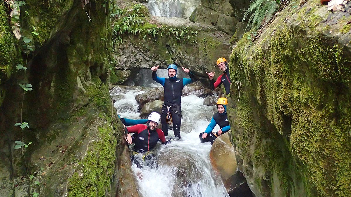 groupe en canyoning, canyon de Ternèze proche de Chambéry