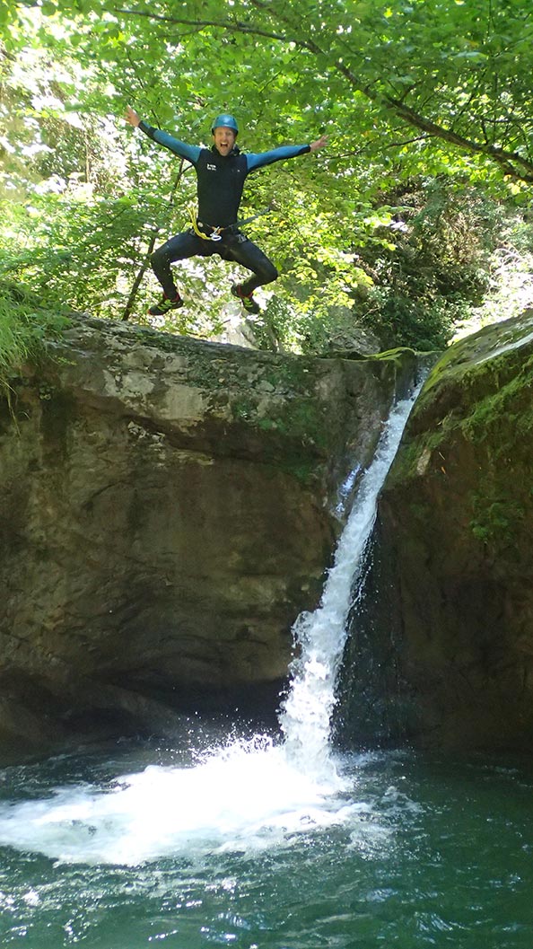 belle position en canyon dans l'isère