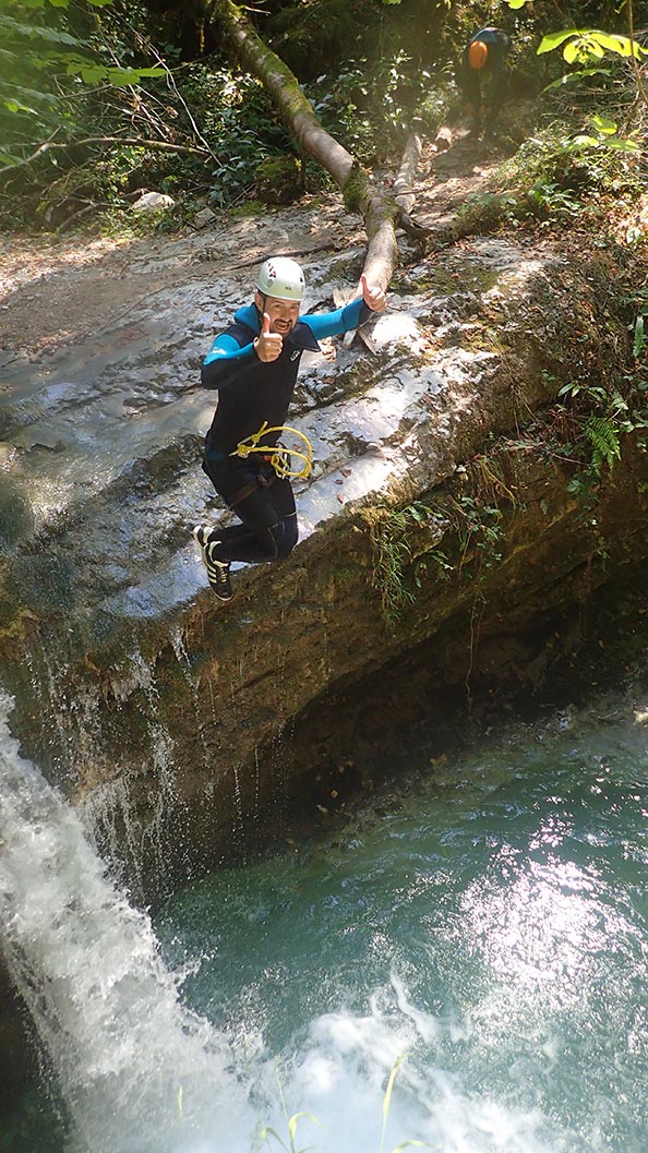 des petits sauts dans le canyon des Ecouges