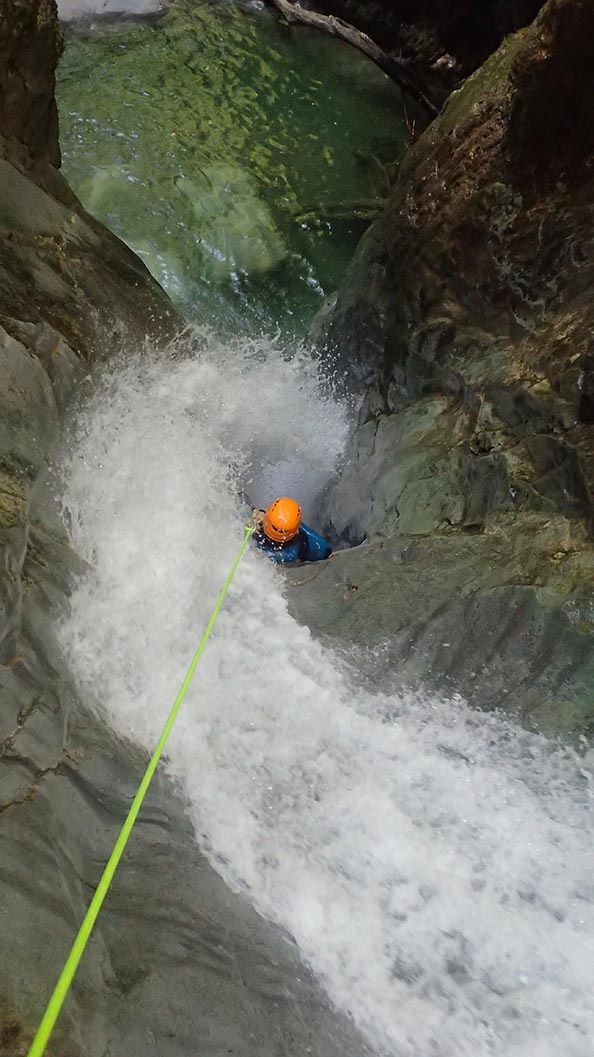 rappel de la vrille, l'incontournable canyoning du vercors