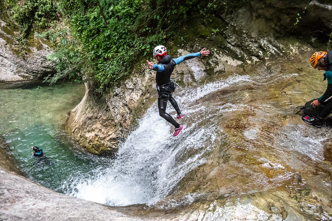 premier saut dans ce canyon des Ecouges