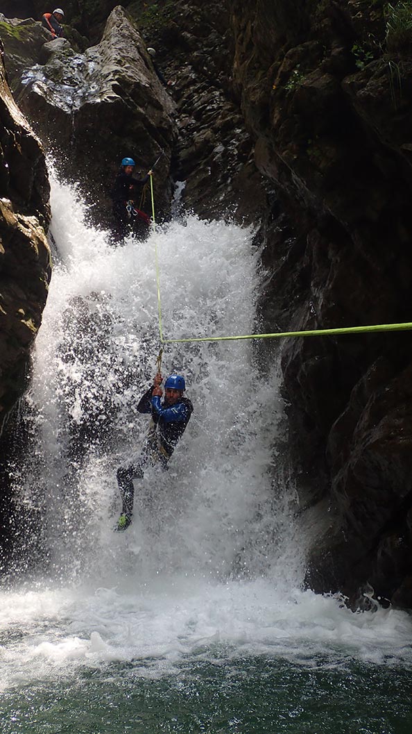 tyrolienne en canyon près de lyon