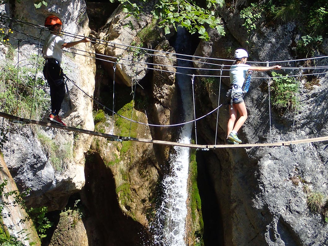 Via ferrata Grenoble, une passerelle