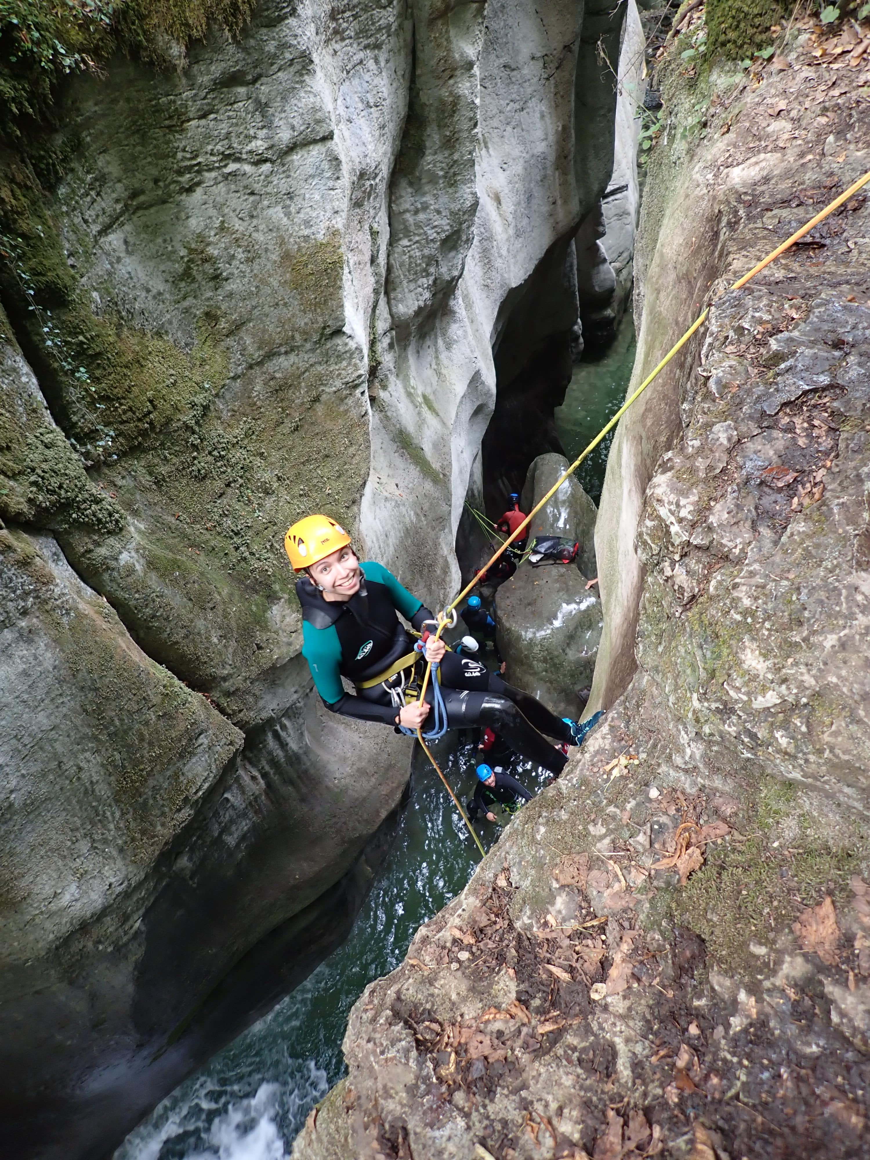 rappel d'entrée dan sle canyon du Furon, massif du Vercors